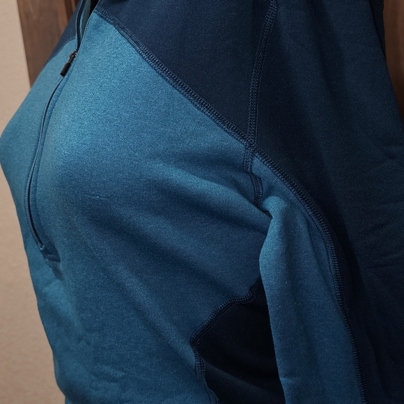 Patagonia Teal Quarter-Zip Sweatshirt - Picture 2 of 7